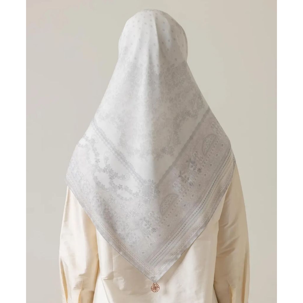 Ria Miranda Scarf