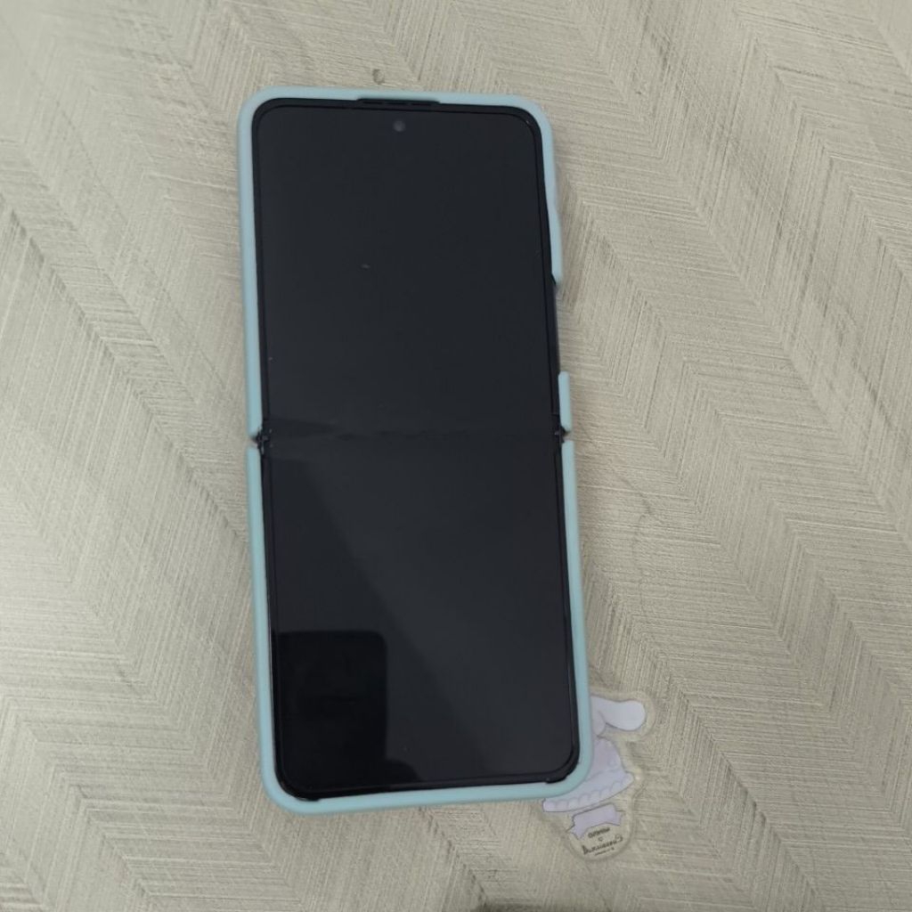 hp samsung flip 4 second like new