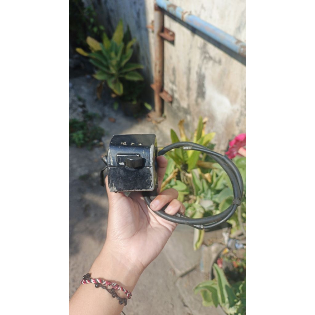 holder kanan grand/astrea800/star engkel asli original