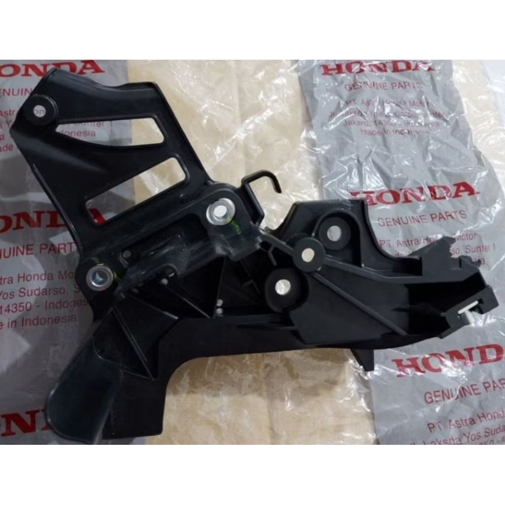 Stay Comp Dudukan Panel Tameng Lampu Depna Vario 160 K2S 64223-K2S-N00