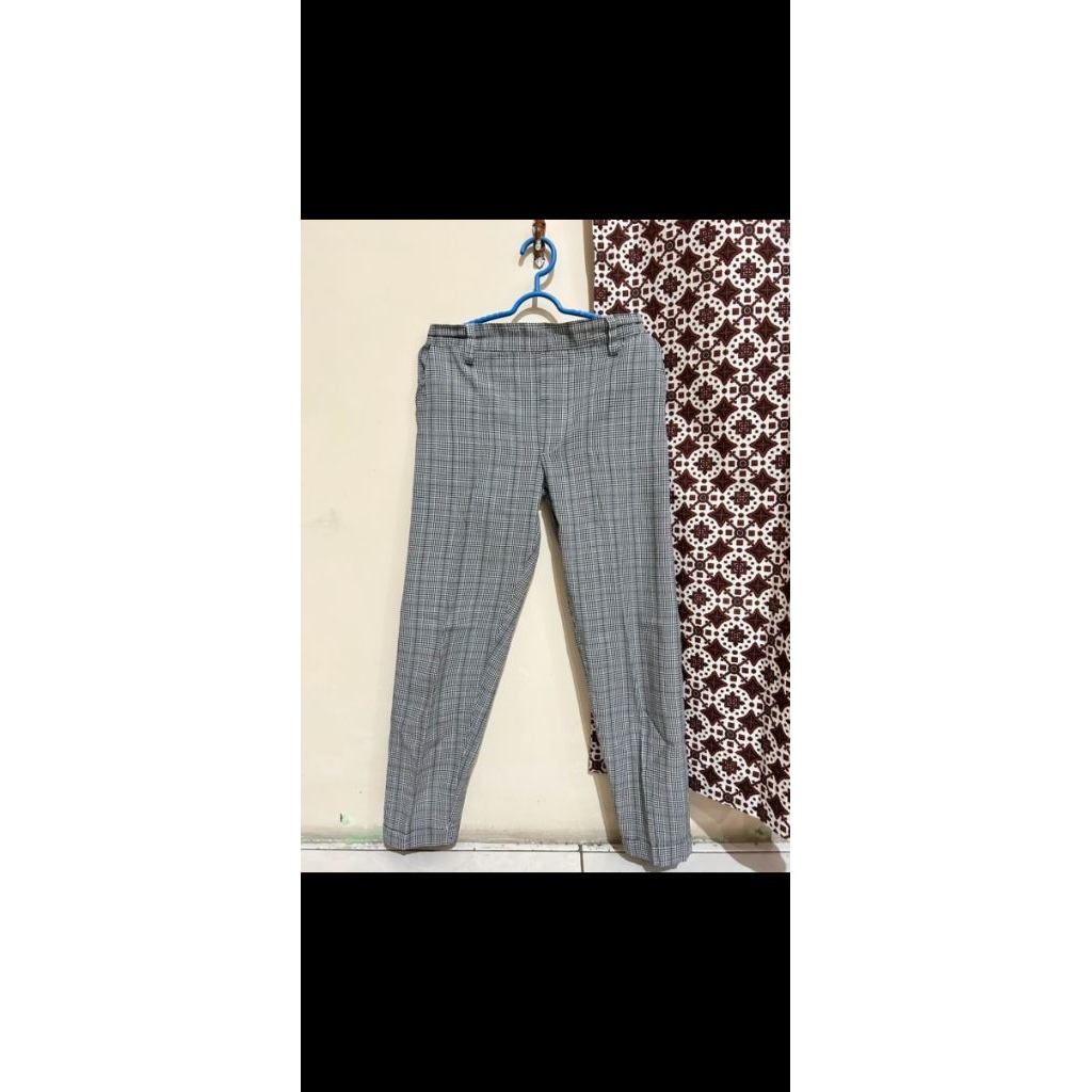 Preloved Celana Garis"