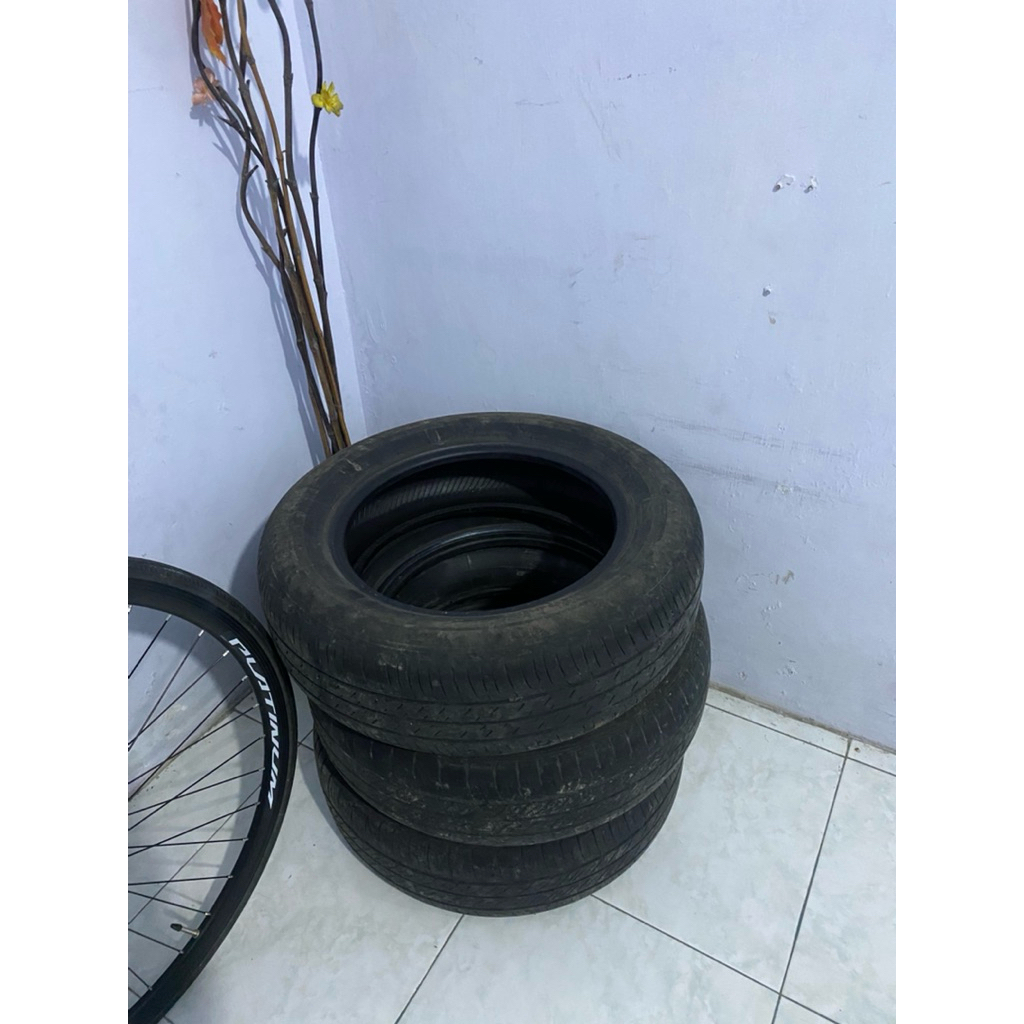 Ban mobil agya (bekas) tubeless