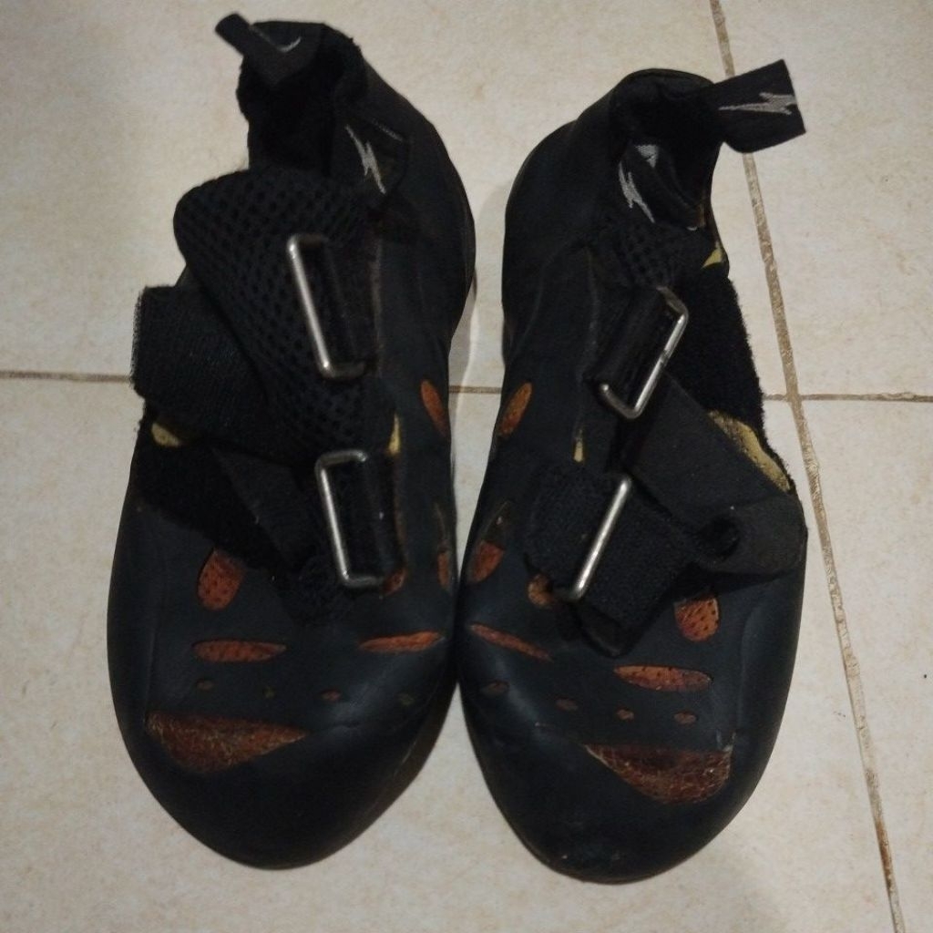 sepatu panjat tebinh evolv