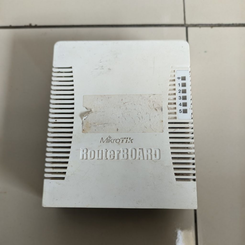 MikroTik RB951Ui-2HnD RouterBOARD RouterOS Level 4 PoE Out USB 1000mW AP Bekas Normal