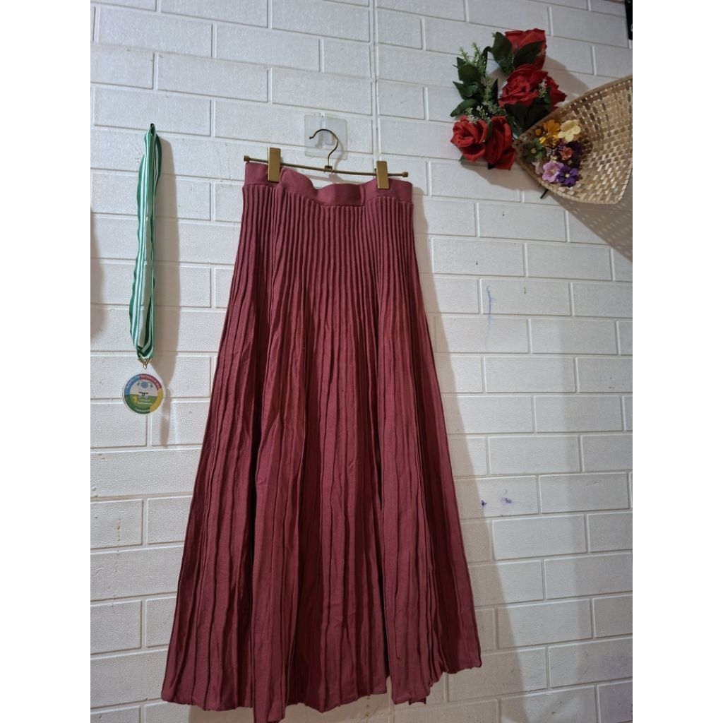 Rok rajut plisket by Niko and