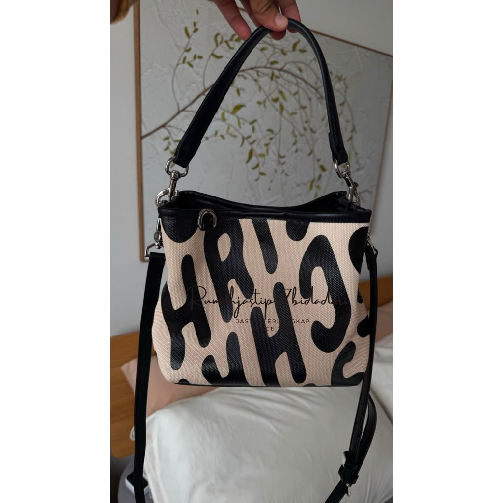 LOGO SHOULDER BAG BY CRISTYNG