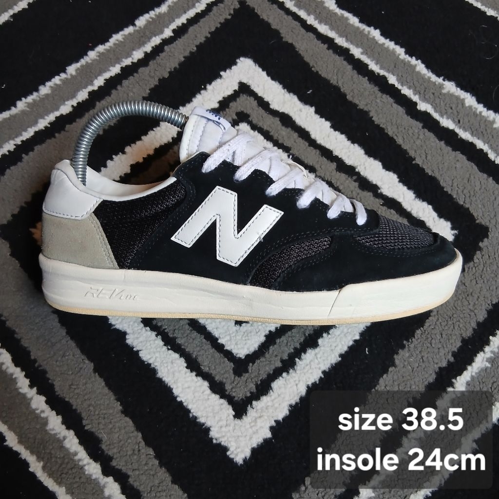 sepatu second nb crt300