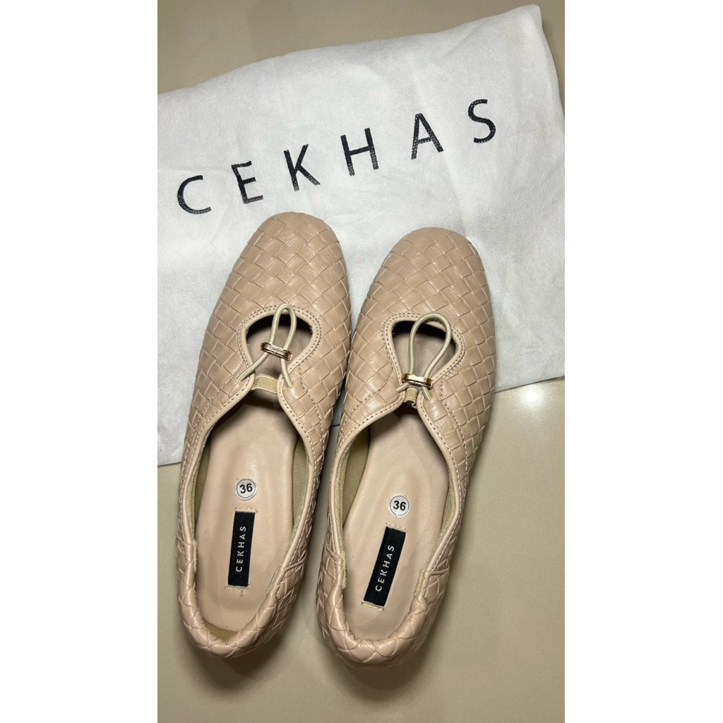 Preloved NEW - Cekhas Flat shoes (Cream)