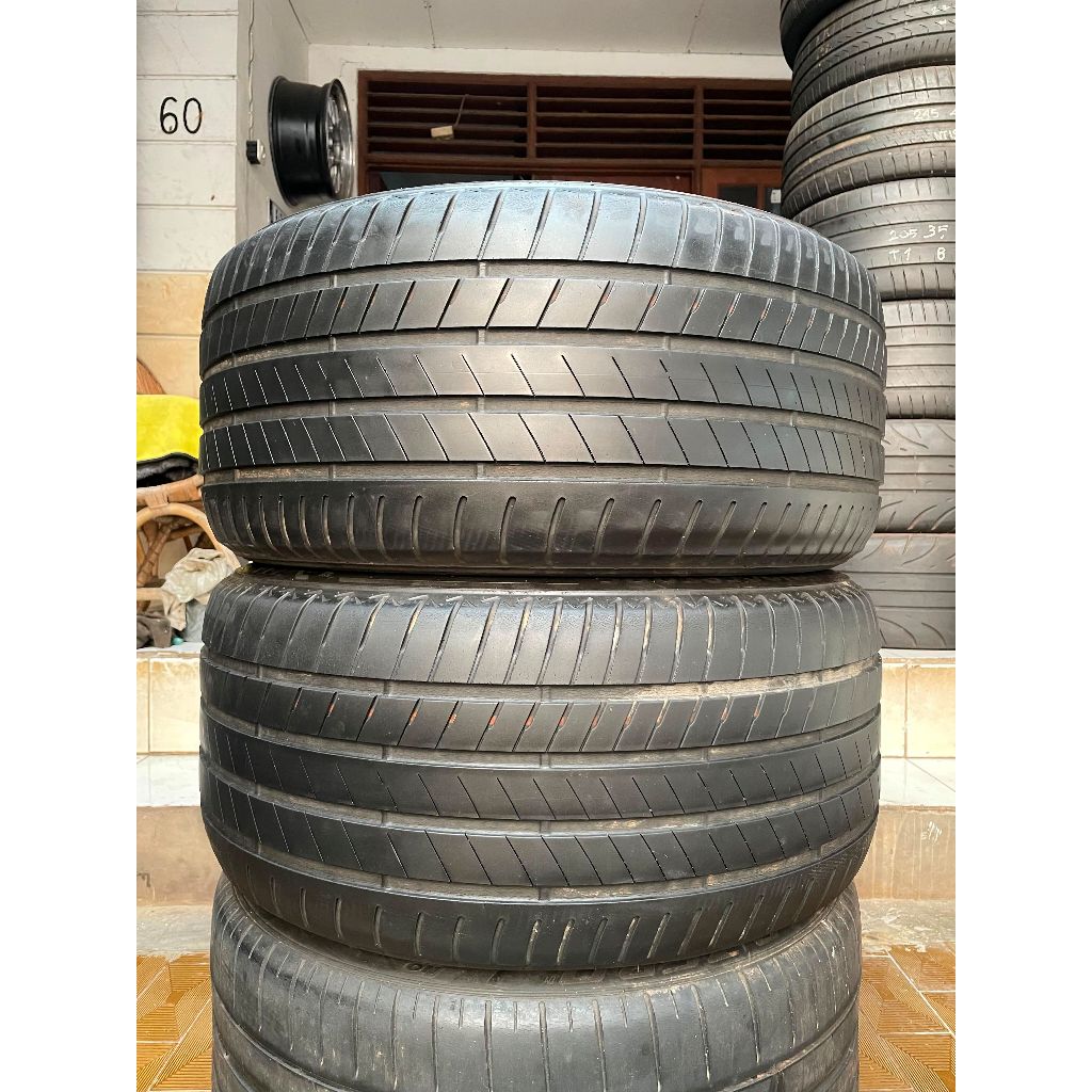 Ban Bridgestone Alenza RFT  305 40 r20  2Pcs