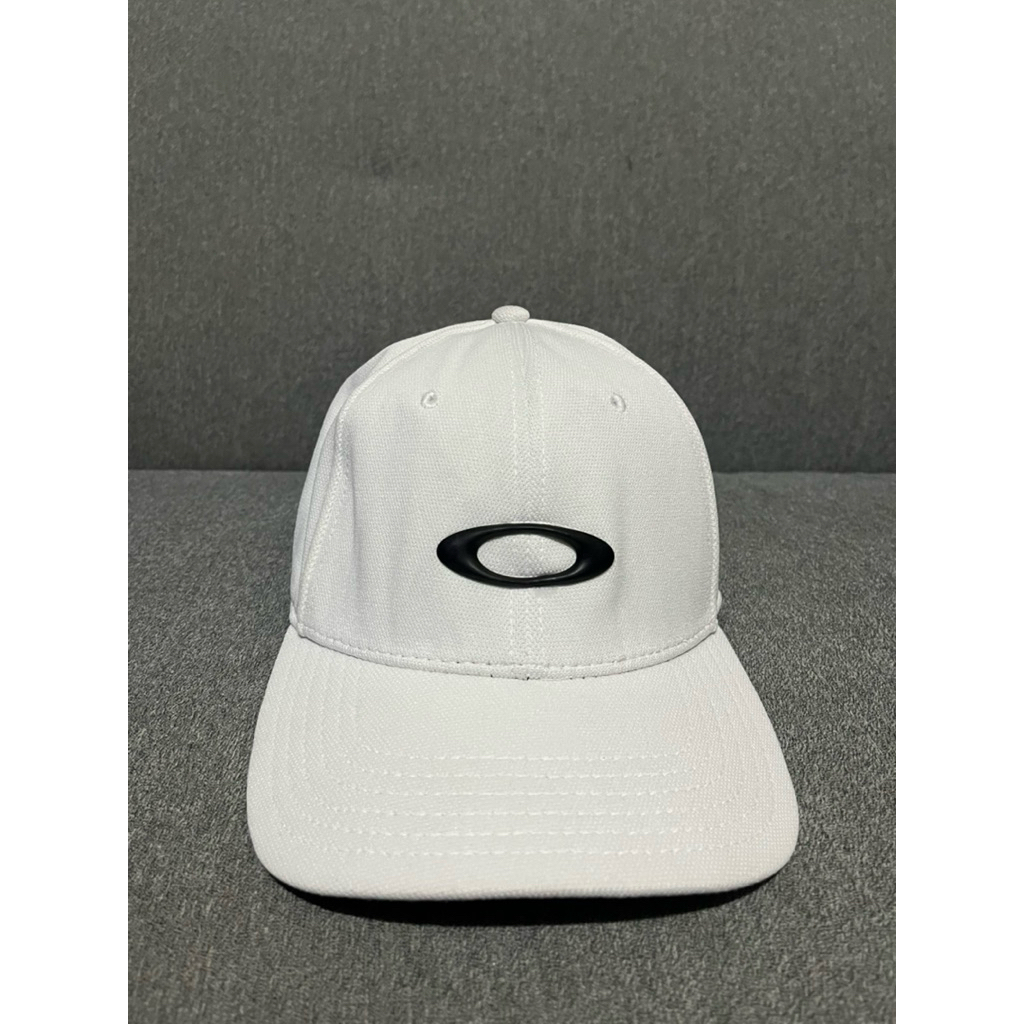 CAPS OAKLEY BEST CONDITION FULL TAG
