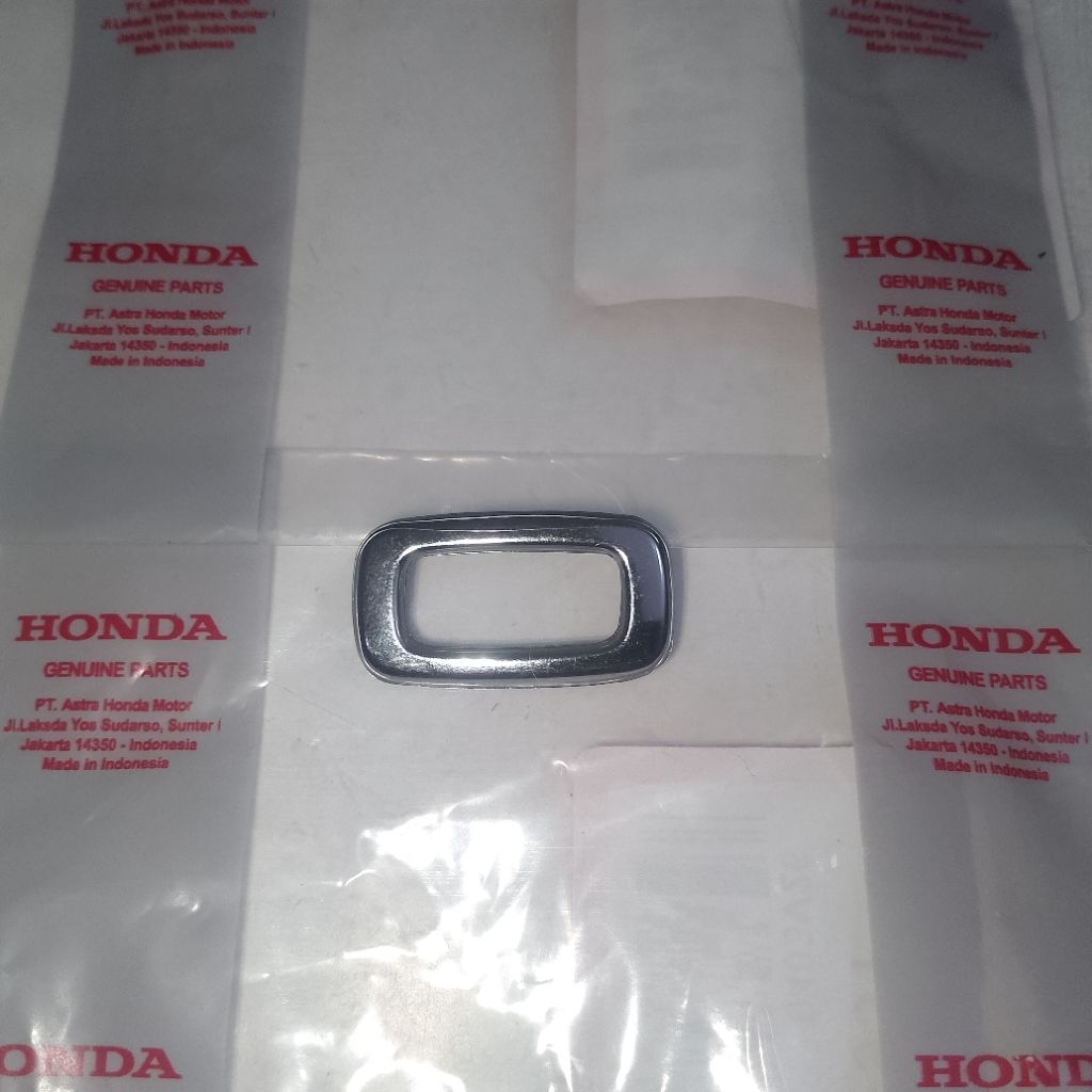 Emblem Logo Honda Scoopy Timbul Huruf (O) Warna Silver Chroom Timbulan 3D 2021-2022 K2F