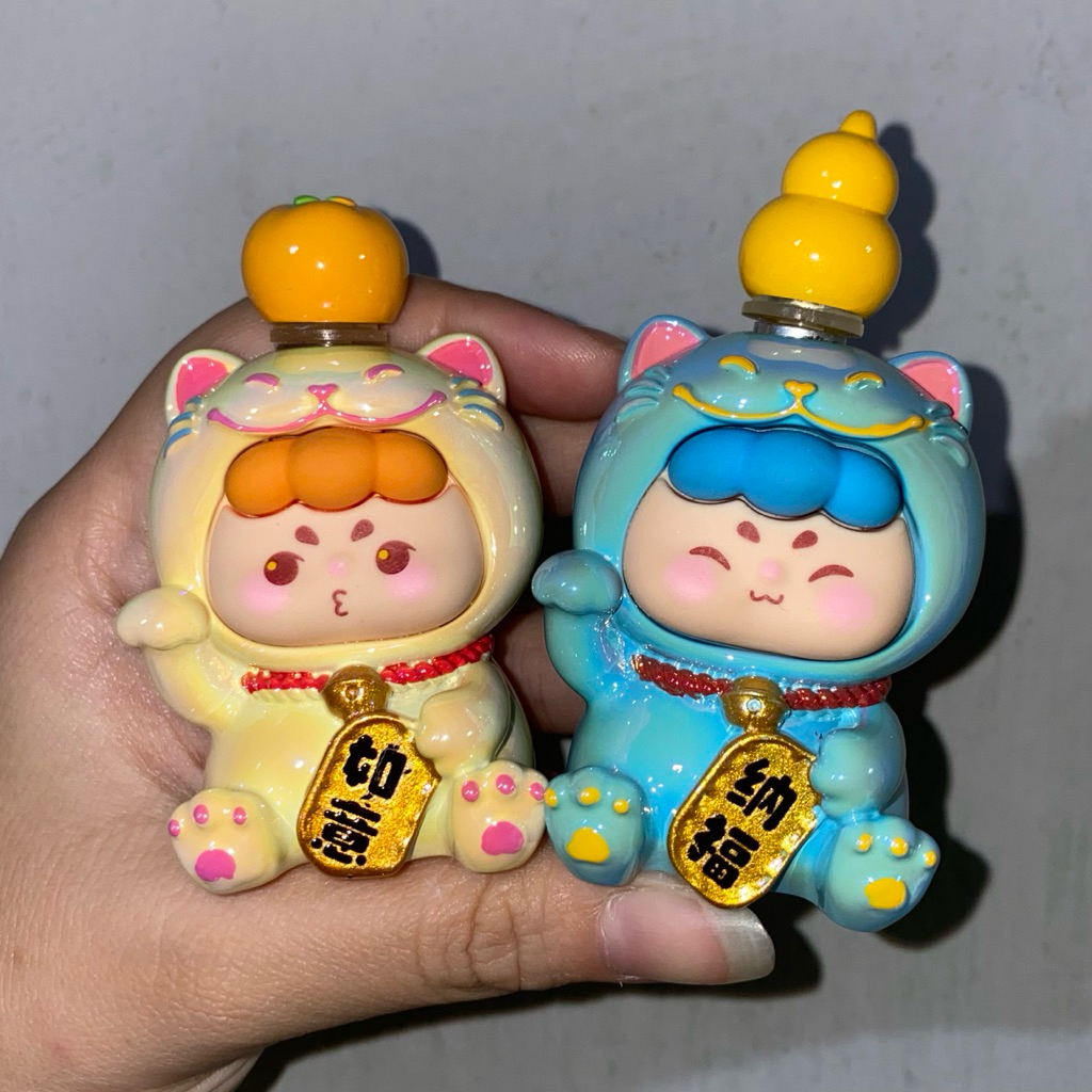 FIGURE RUBAH EKOR 9, KUCING HOKI