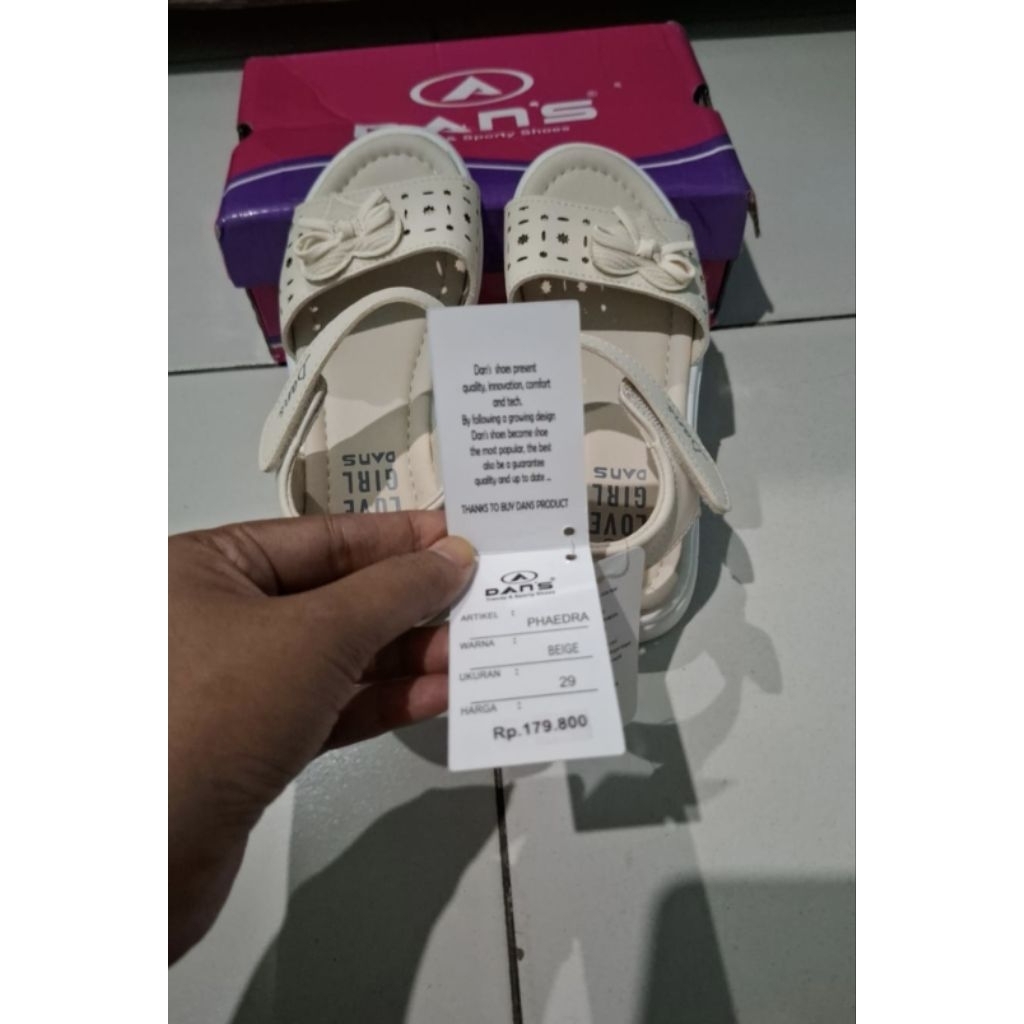sandal anak dans