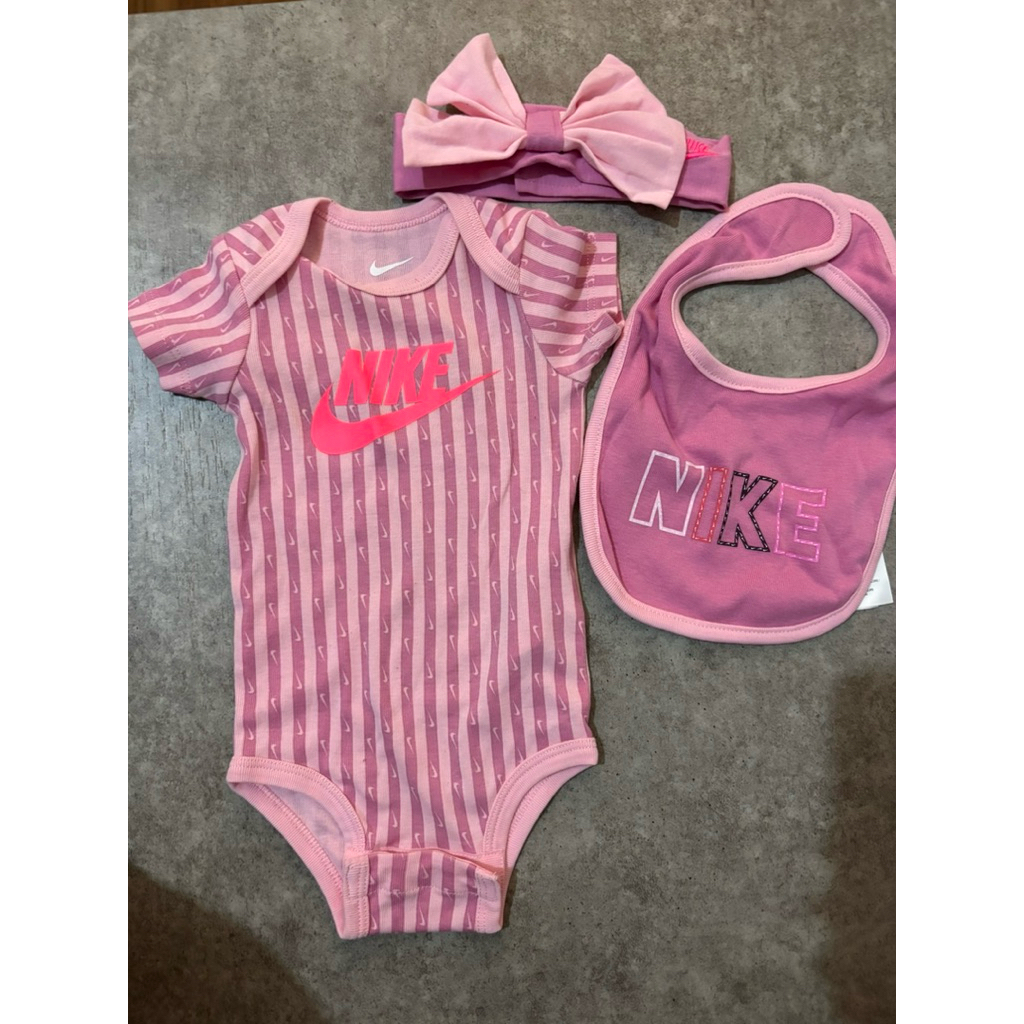 Nike Baby Girl Pink Bodysuit Set (Size 0-6 Months)