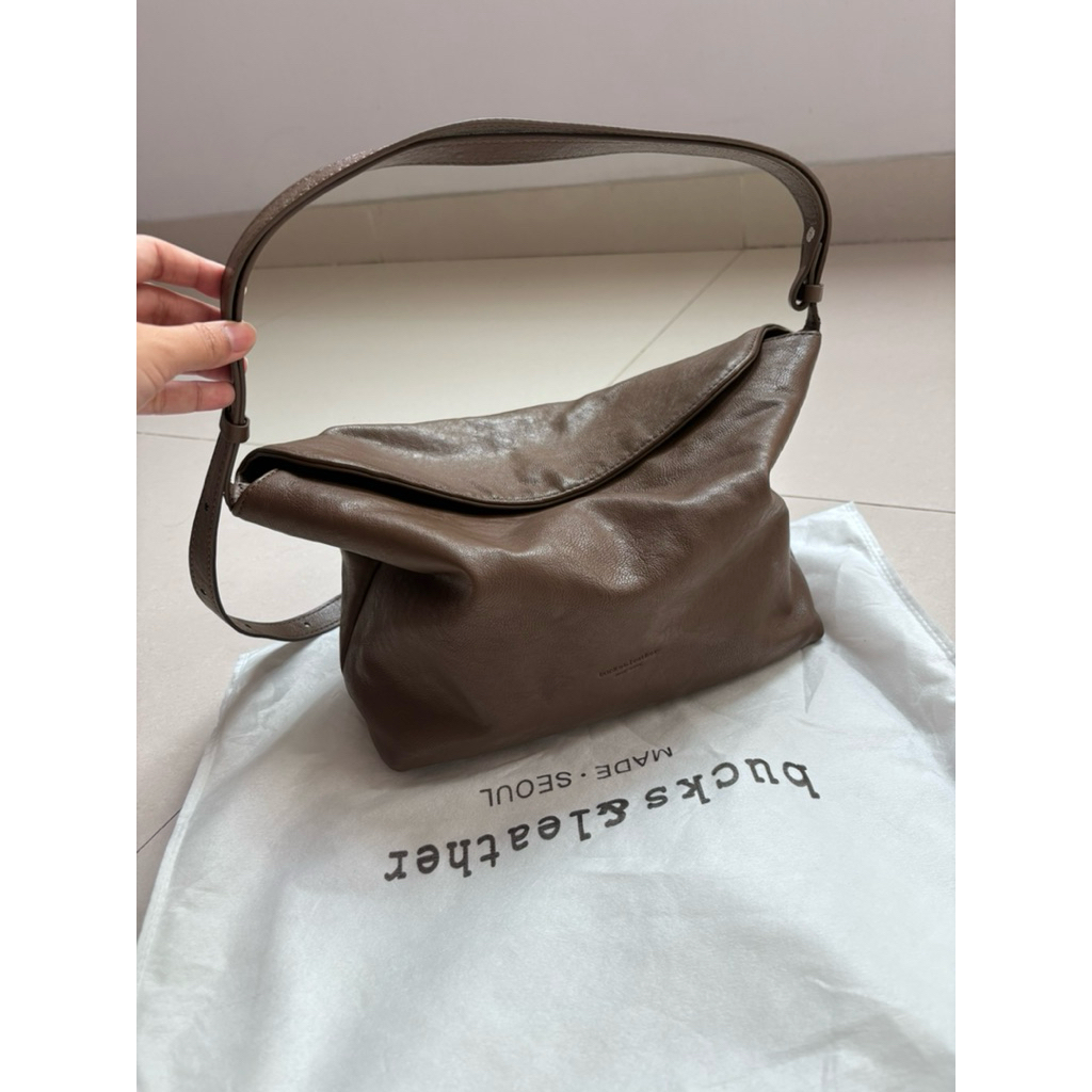 Bucks and Leather korean bag (mirror quality)