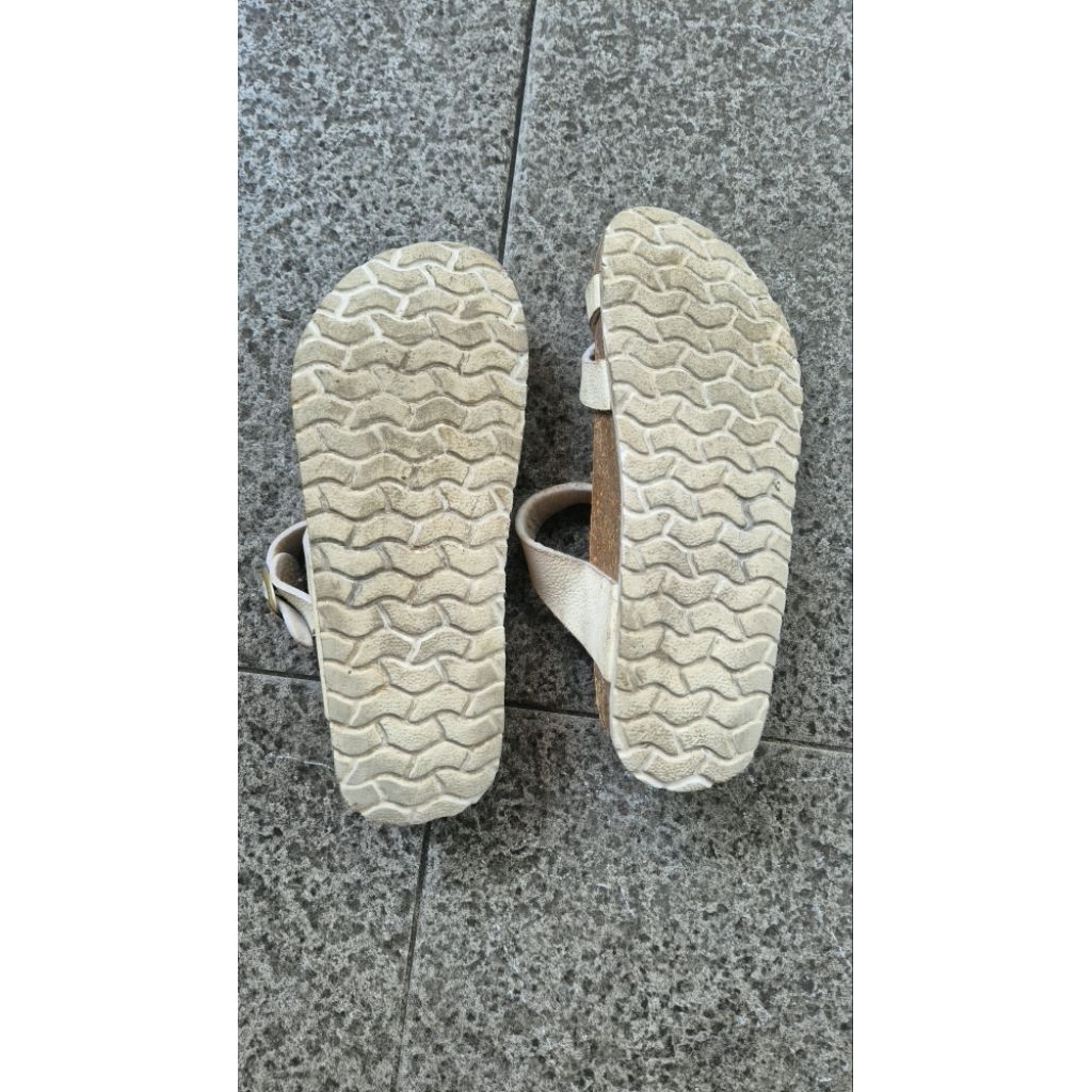 sandal zuma
