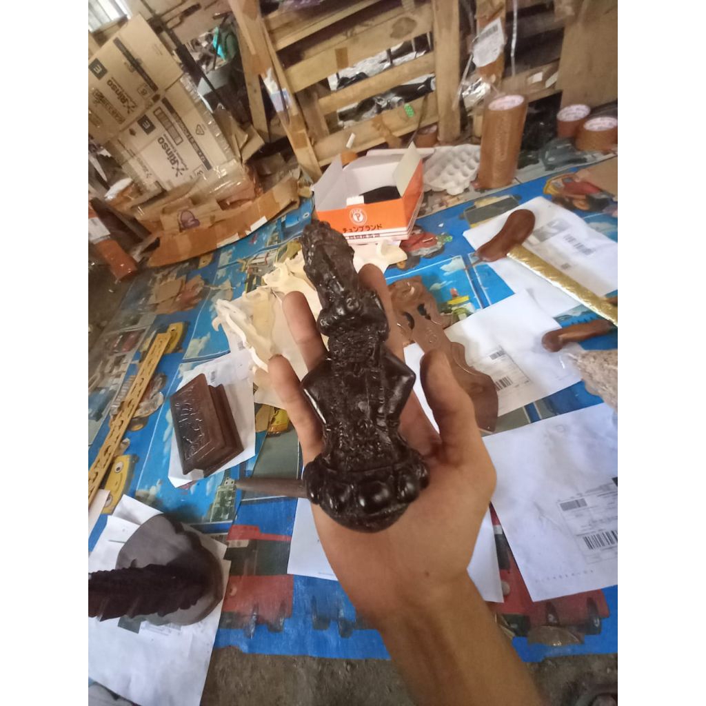 Gagang Keris Ukir Wayang Kayu Jati Sono Deder Handle Hulu Keris Raksasa Figuratif Finishing Gelap Kl