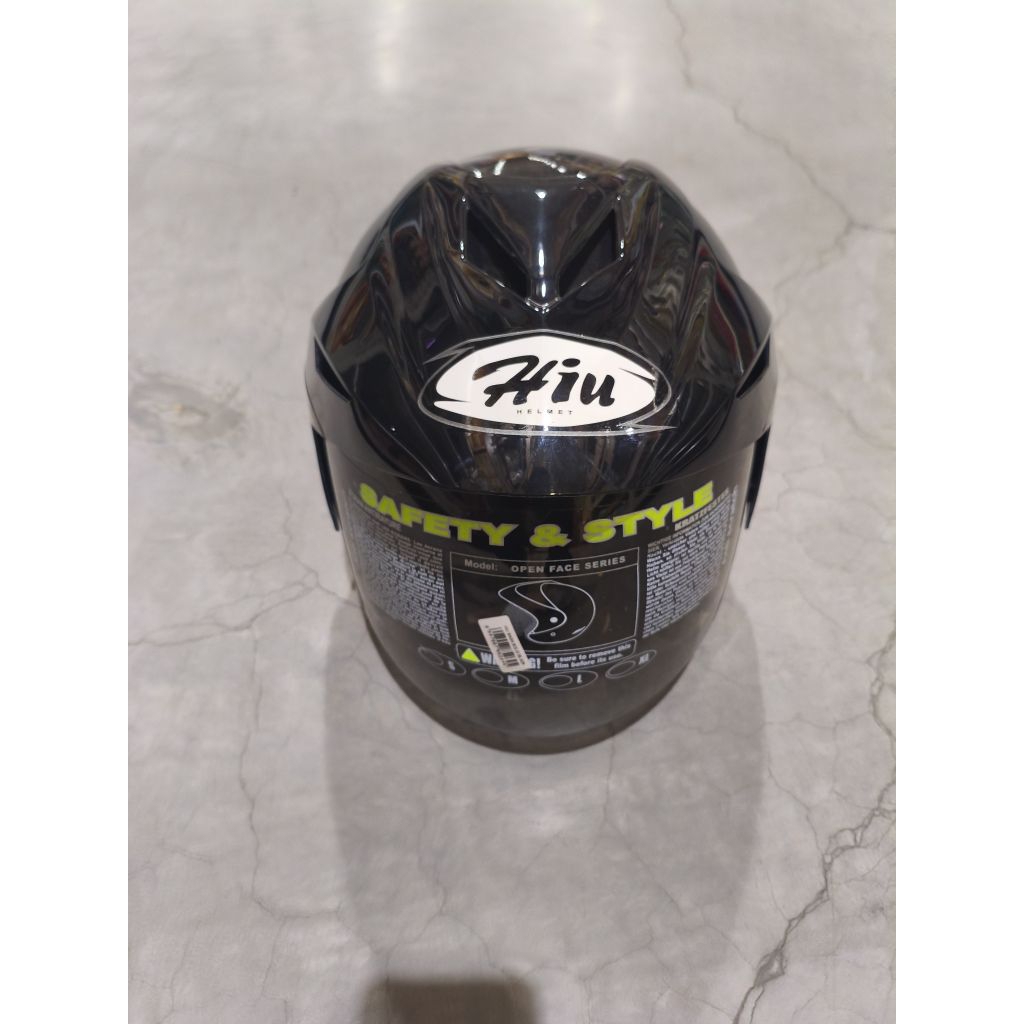 Helm Hiu SagaSolid Black/BMC Beyound Ori