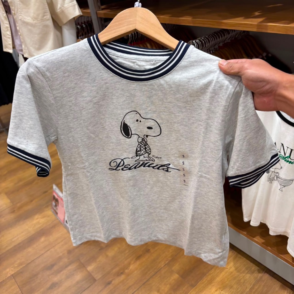 Jastip. Tshirt Uniqlo X Peanuts (Woman)