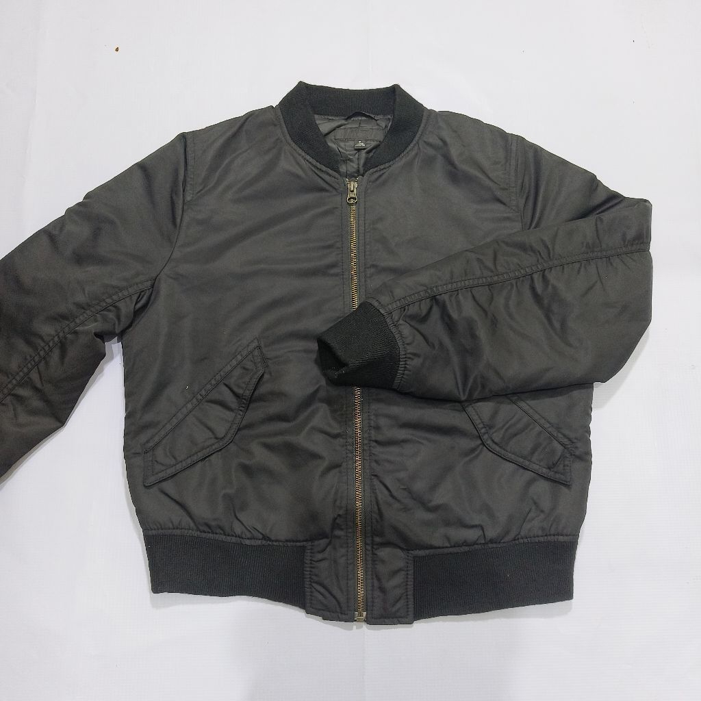jaket bomber uniqlo cewek / jaket cewek parasut uniqlo