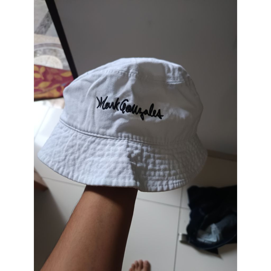 topi bucket mark gonzales