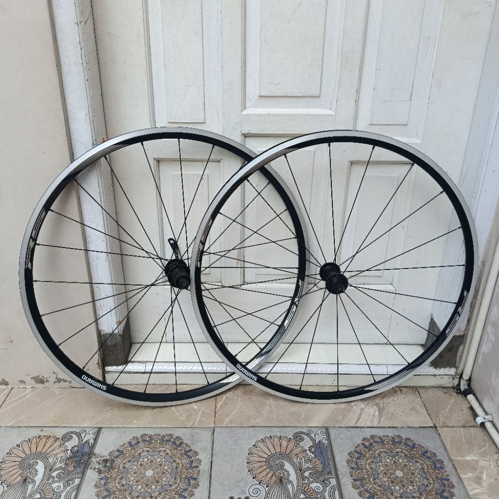 Shimano rs010 rimbrake whelset sepeda roadbike 700c balap