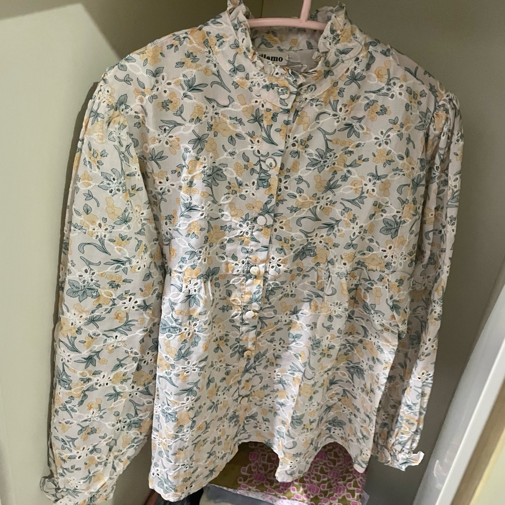 (Preloved) Floral Embroidery Blouse Butteryellow - Vilamo