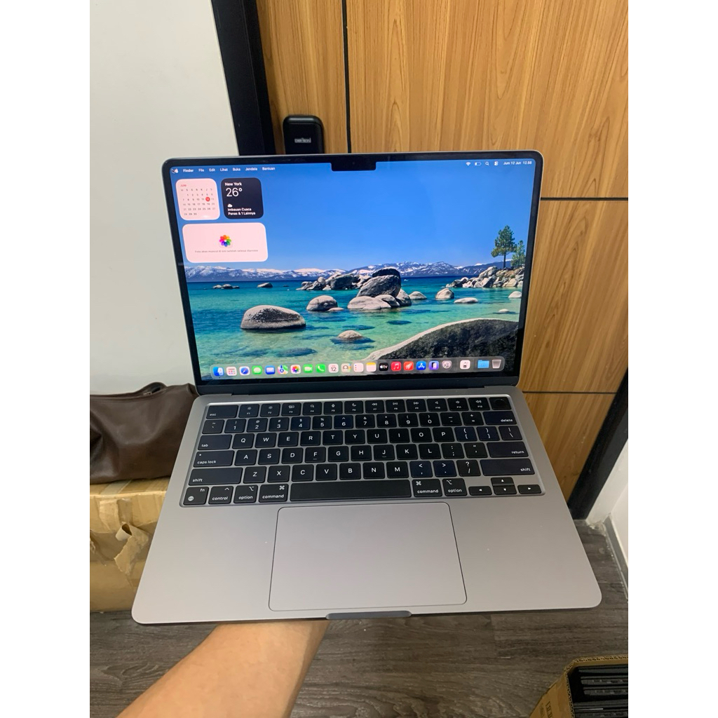 Macbook Ai M2 2022 13inch Chipset M2 8GB Ssd 512GB Second Mulus Garansi