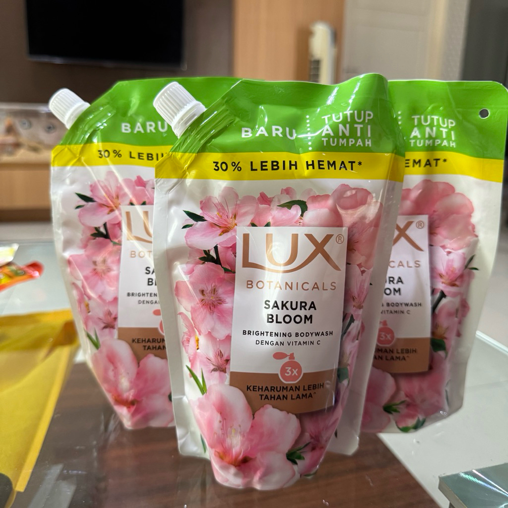 Lux Sakura Bloom Sabun Mandi Cair 400ml
