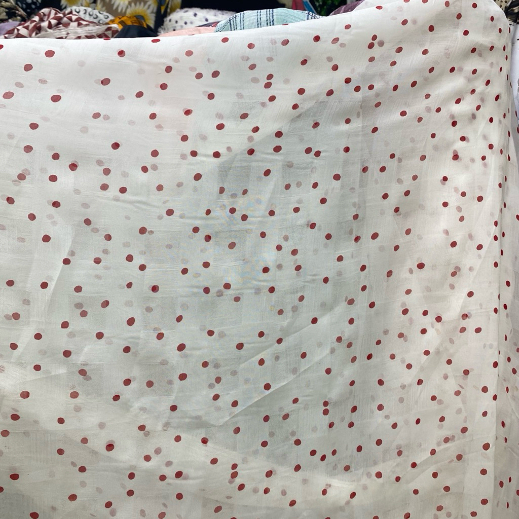 kain sifon dobi motif polkadot merah