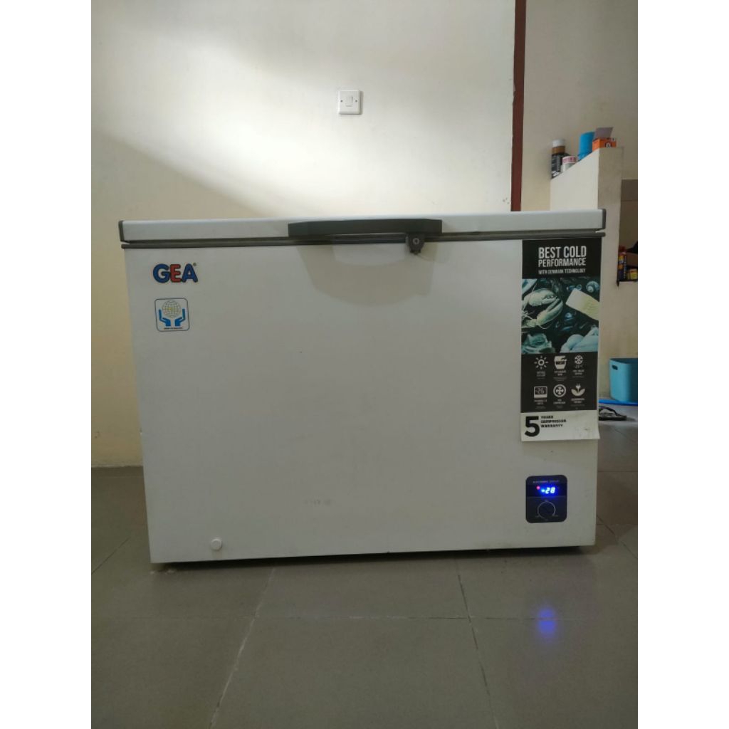 Gea Chest Freezer 300 L Bekas