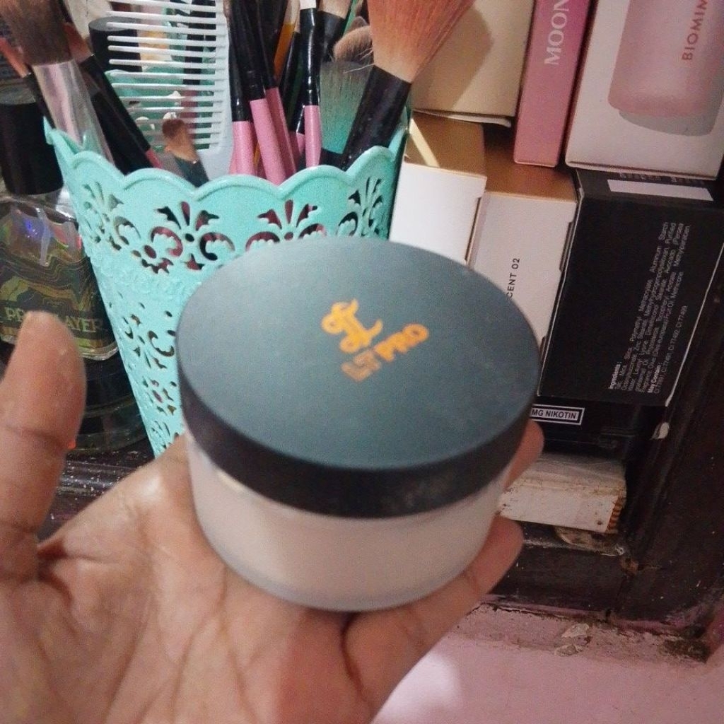 lt pro bedak tabur dan foundation