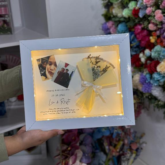 flower in frame kado hadiah ulang tahun pernikahan nikah wedding graduation wisuda anniversary perpi