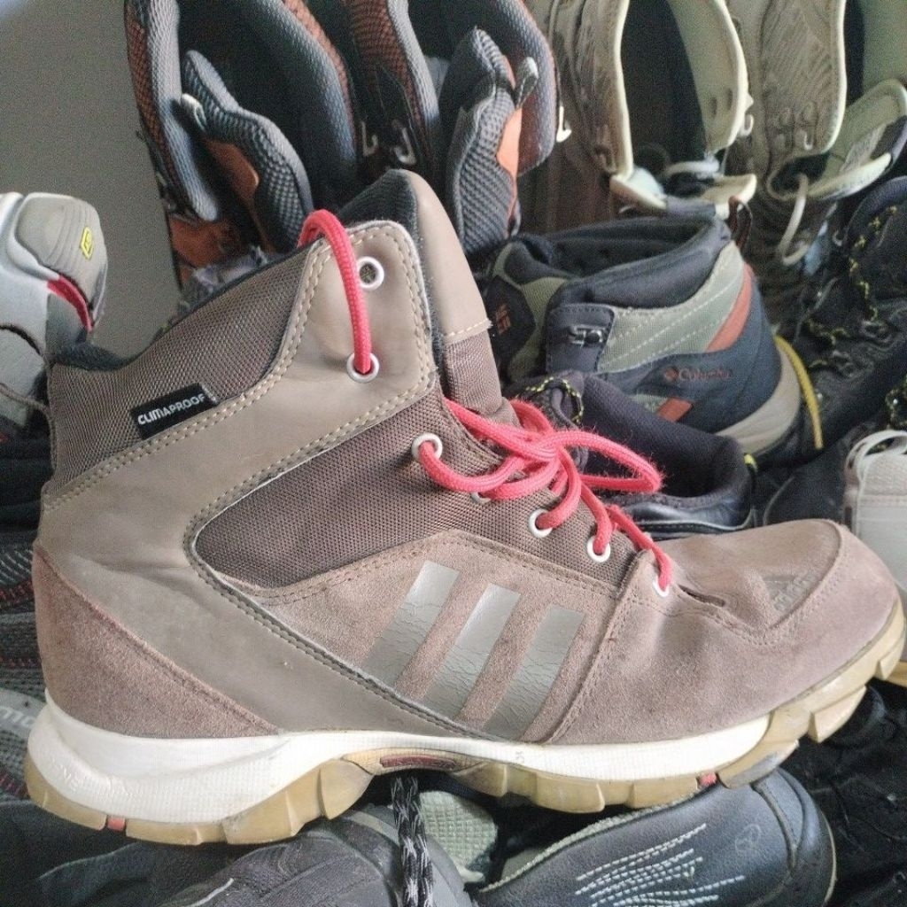 sepatu second original gunung adidos size 44.5