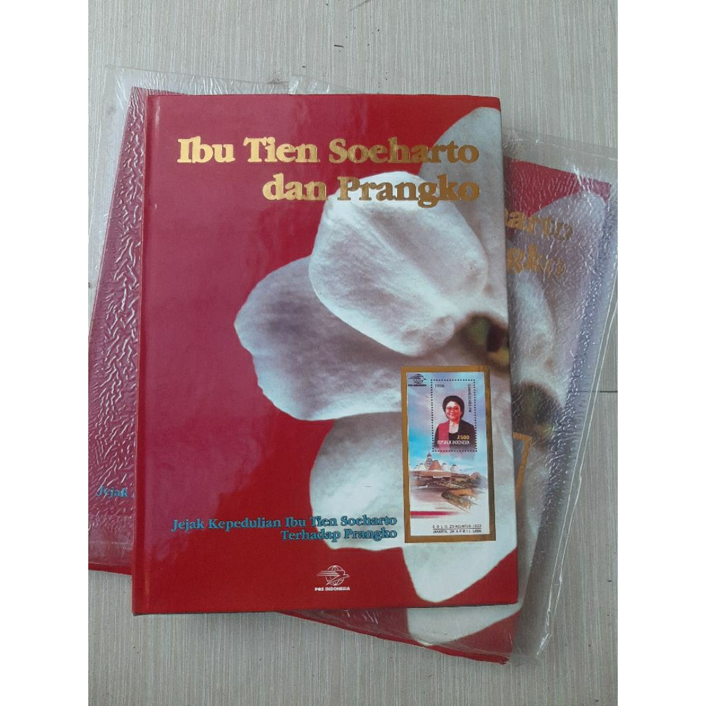 Buku Perangko Filateli Jejak Kepedulian Ibu Tien Soeharto terhadap prangko