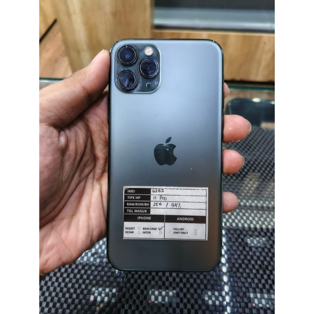 iPhone 11 Pro 256 GB Midnight Green Fullset Lolos Bea Cukai Minus LCD Bekas Lem