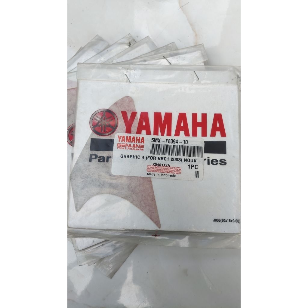stiker nouvo lele merah  bagian tameng graphic nouvo lele merah bagian tameng  kode 5MX-F8394-10 ori