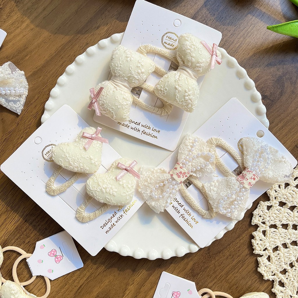 Set Ikat Rambut Anak Premium Warna Krem dengan Motif Hati & Pita Renda, Karet Elastis Tinggi Tidak M