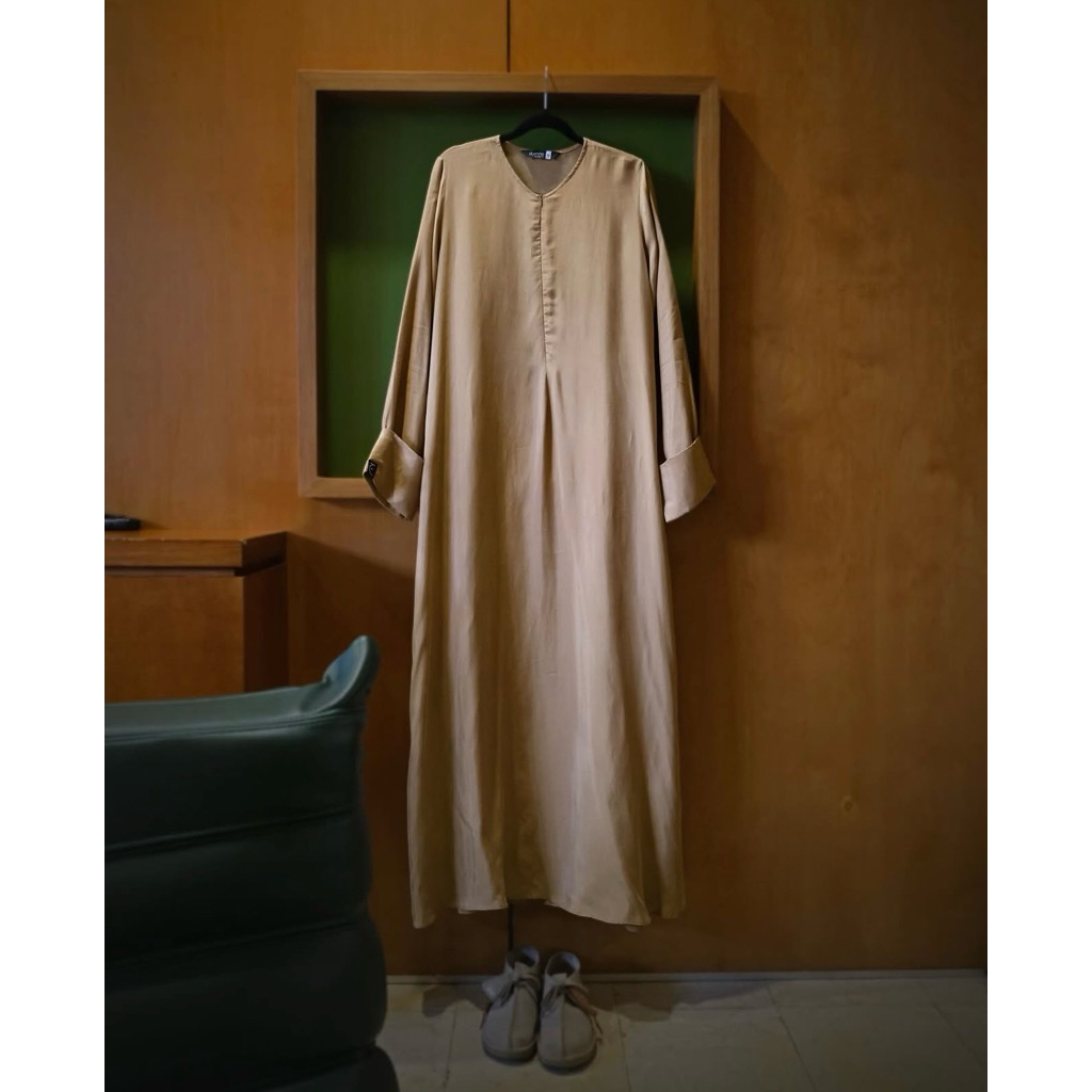 ALJENNA MUNAA ABAYA LIGHT TAUPE L /  PRELOVED