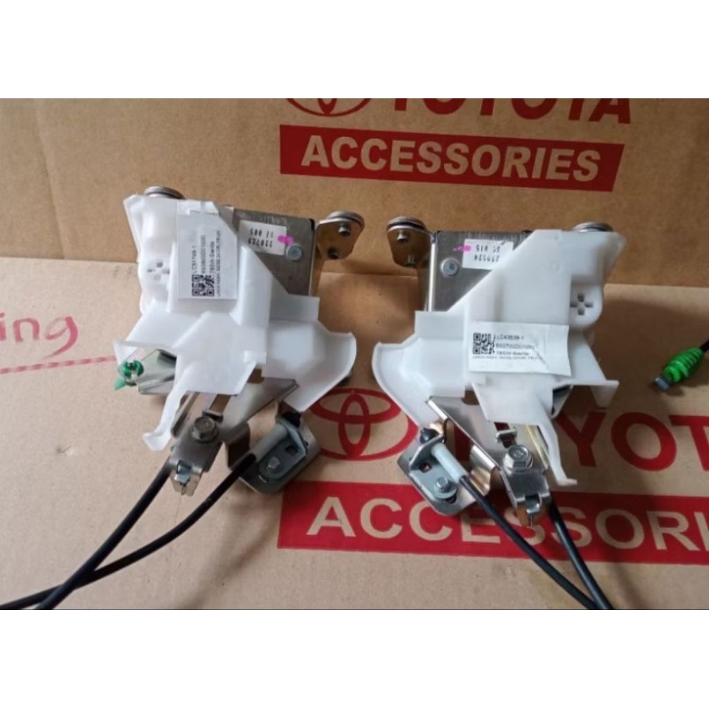 Door lock pintu depan Sienta Dorlok kunci pintu depan Sienta Original Product Astra