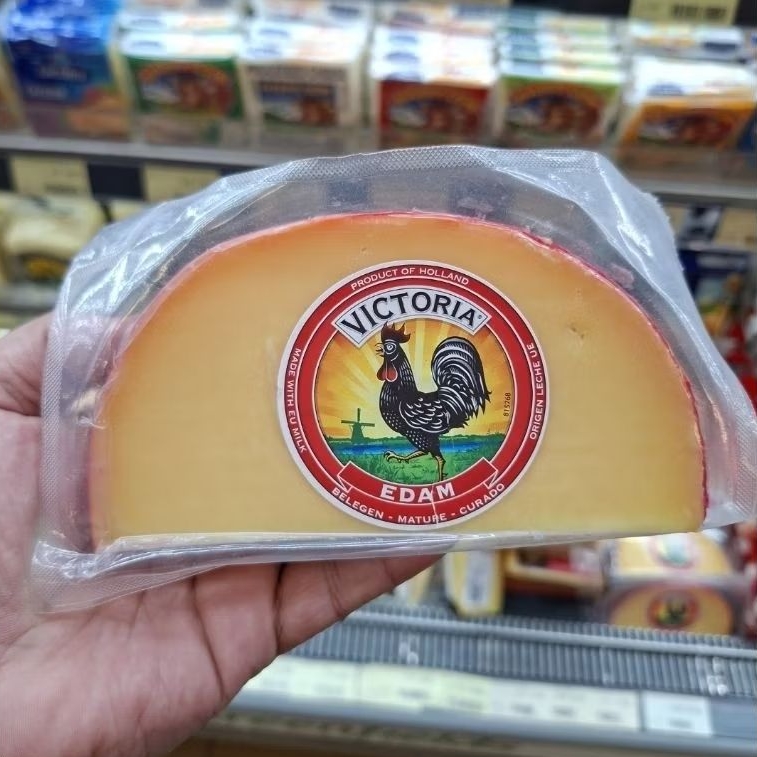 K H de Jong's mature edam cheese wedges matured / keju edam / pcs 300gr