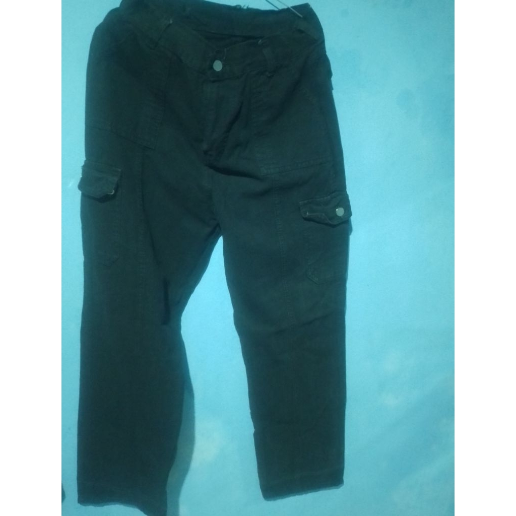 preloved cargo levis