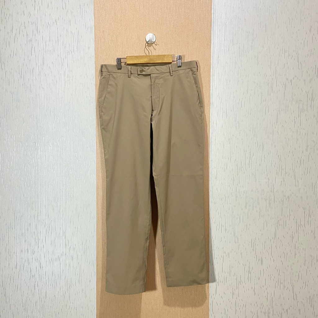 Work Pants UNIQLO AIRSENSE (Ultra Light) / Celana Bahan Pria / JP509 / Size 33