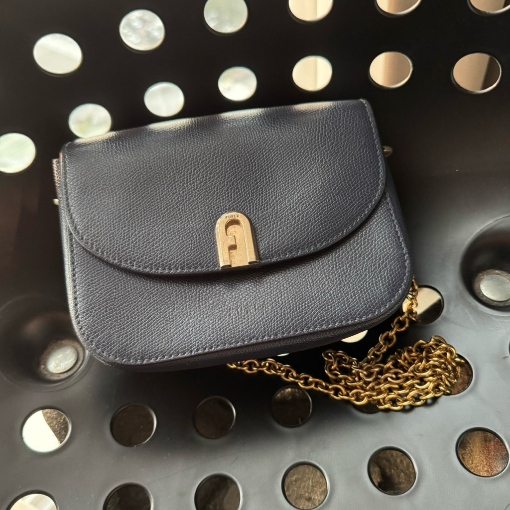 PRELOVED second tas FURLA biru navy gold chain