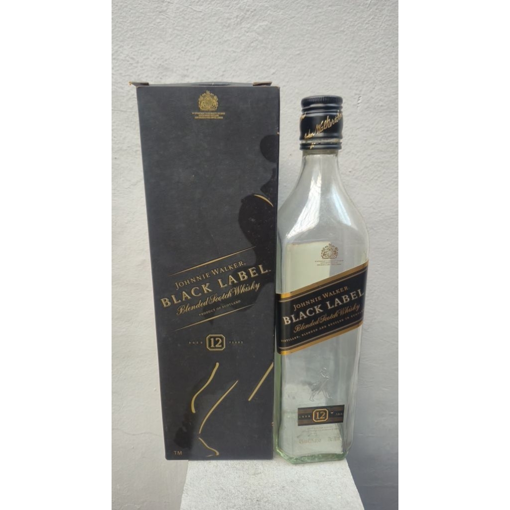Botol bekas miras Johnnie Walker Black Label 700 ml