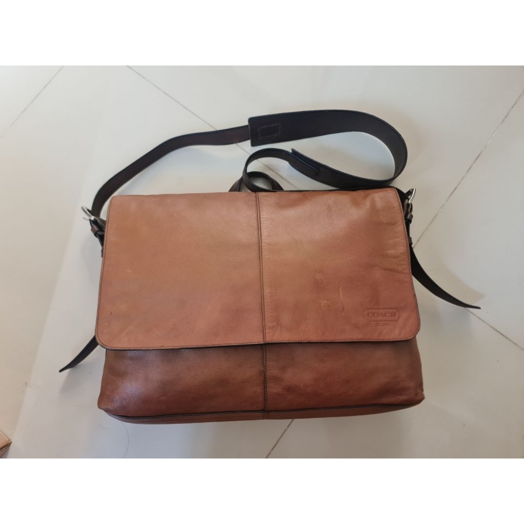 213. Coach Thompson Sling Messenger Bag Large Men Pria Chocolate Seri : 70313 Preloved Leather Kulit