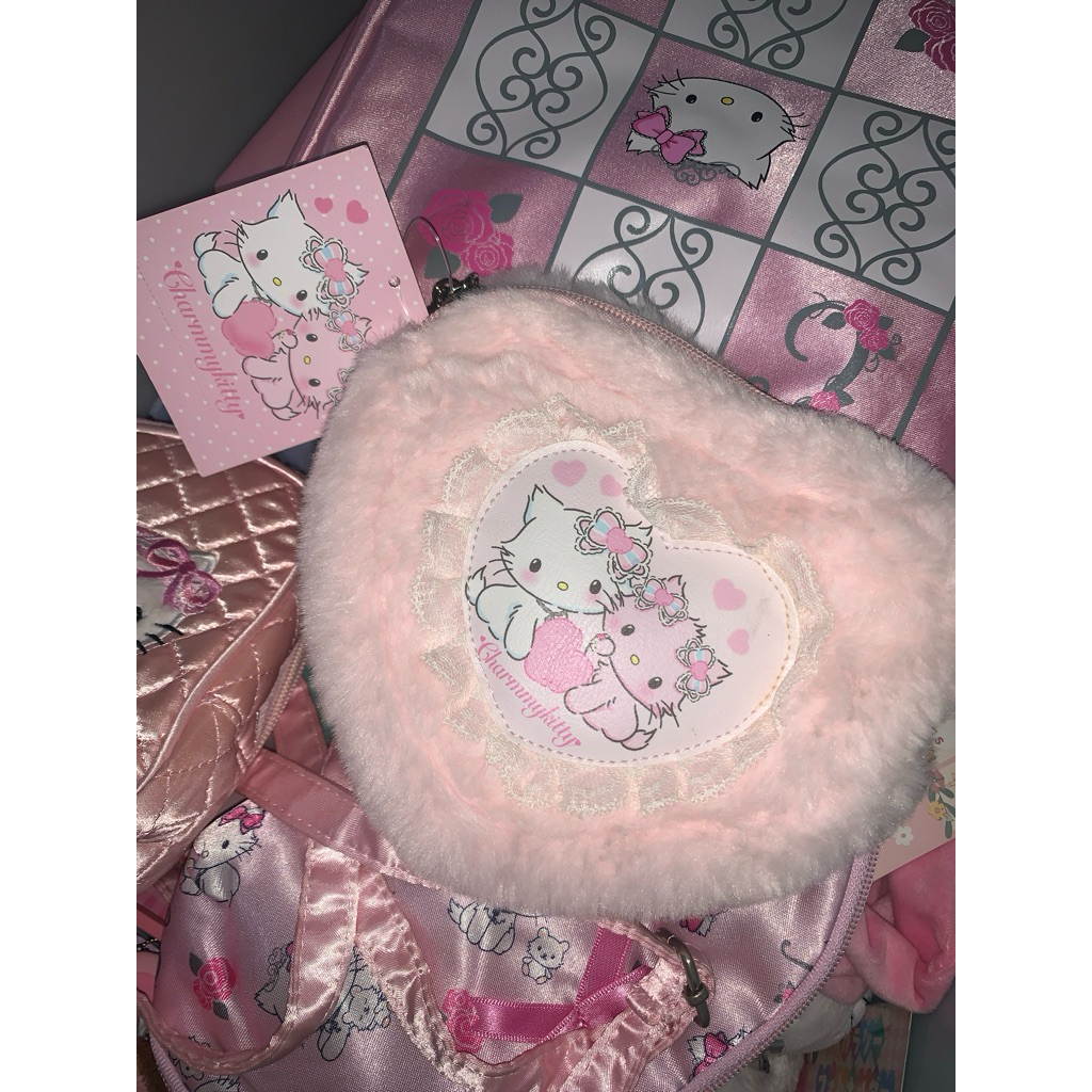 charmmy kitty heart fluffy pouch