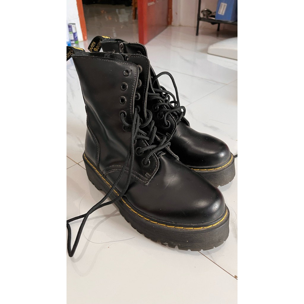 SepatuBootDR.Martens/BootDr.Martens/SepatuDocmart