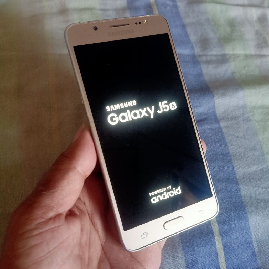 LCD Fullset + frame Samsung J5 2016 /J510f Second Copotan Normal lcd ori tapi bukan amoled