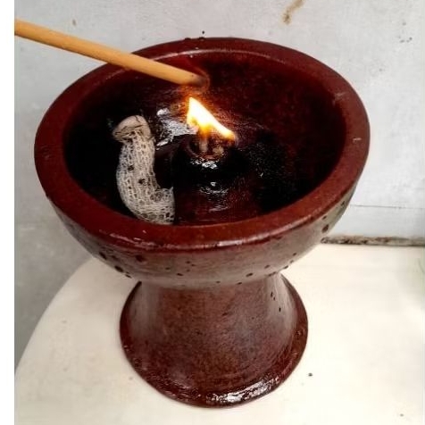 Lampu Minyak Goreng Sentir Lilin Nyala Dupa